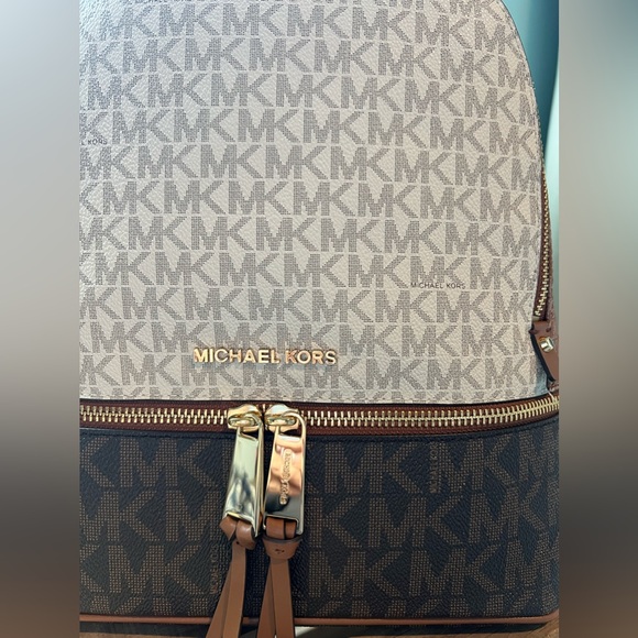 michael kors backpack - Picture 4 of 7